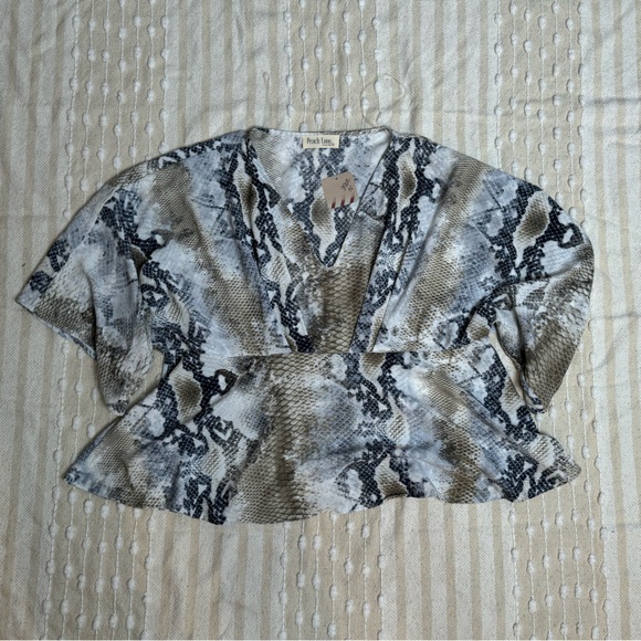 Peach Love California snake print flowy boho top NWT - Picture 4 of 8